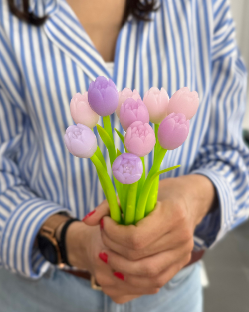 Esferográfica Tulipa, ponta fina.